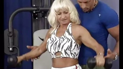 表面には、新規の入りでレトロなThreesome ユーチューブ 映画 フル