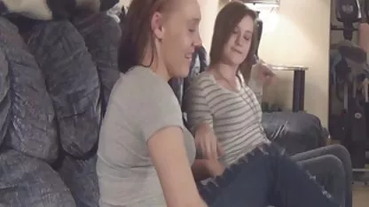 衣装のティーンの顔に youtube ドラマ 人気